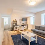 Stilvolle Wohnung In Bester Lage